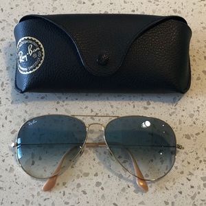 ✅SOLD✅Ray-Ban Aviator Light Blue Sunglasses